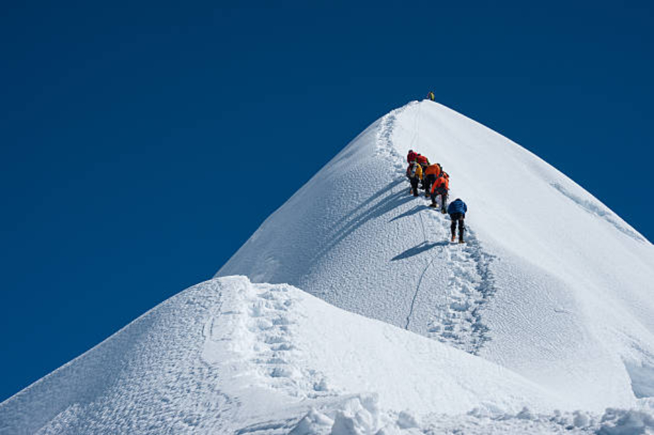 Peak climbing in spring season